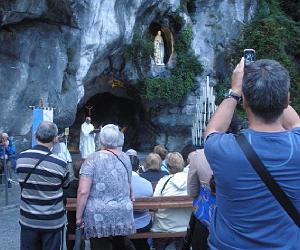 AOBR 2015 08 12 AU 16 LOURDES 2 PROCESSIONS MESSES CHEMINS DE CROIX (33)